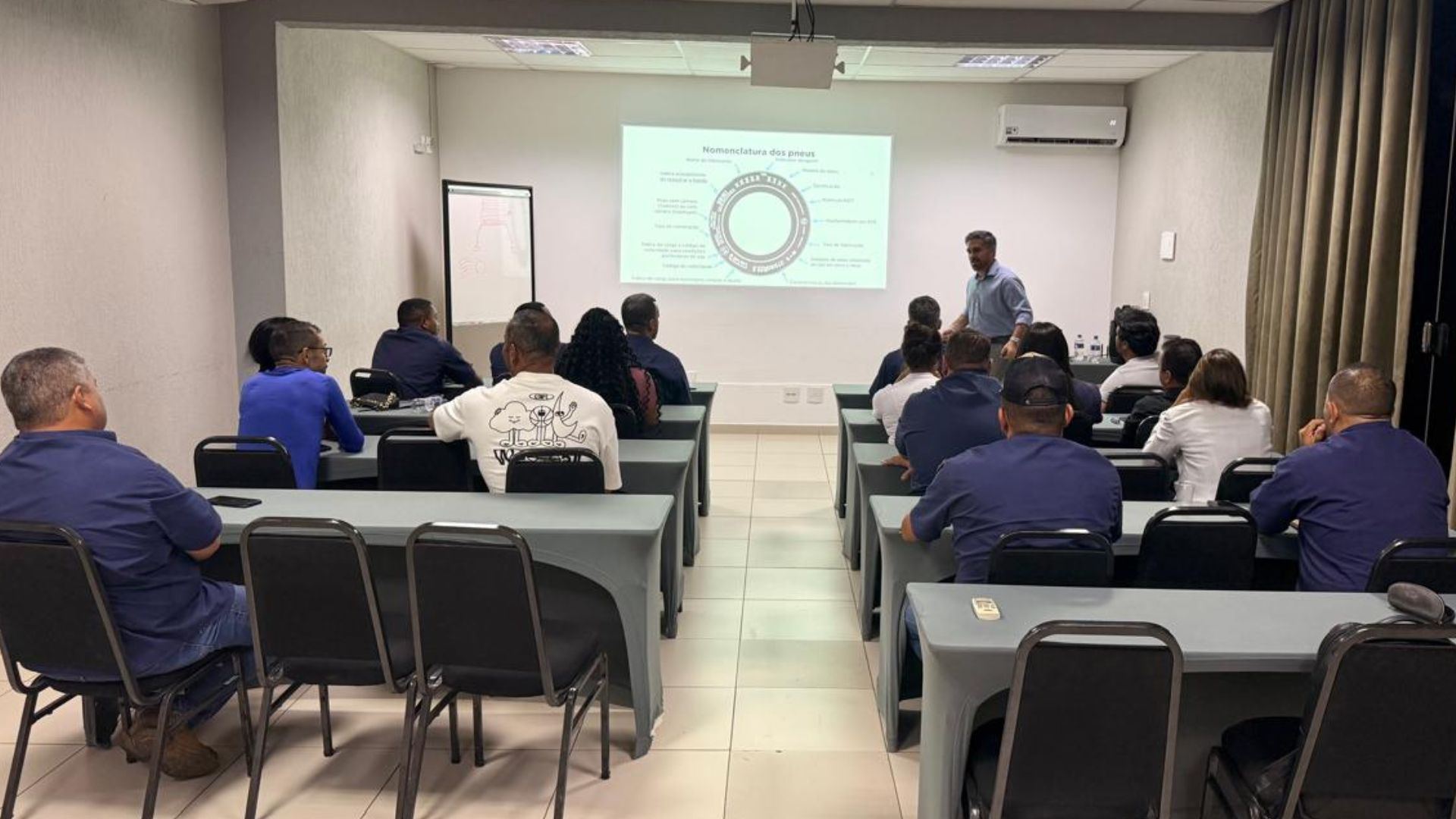 Vipal Borrachas realiza treinamento para reformadora de Uberlândia