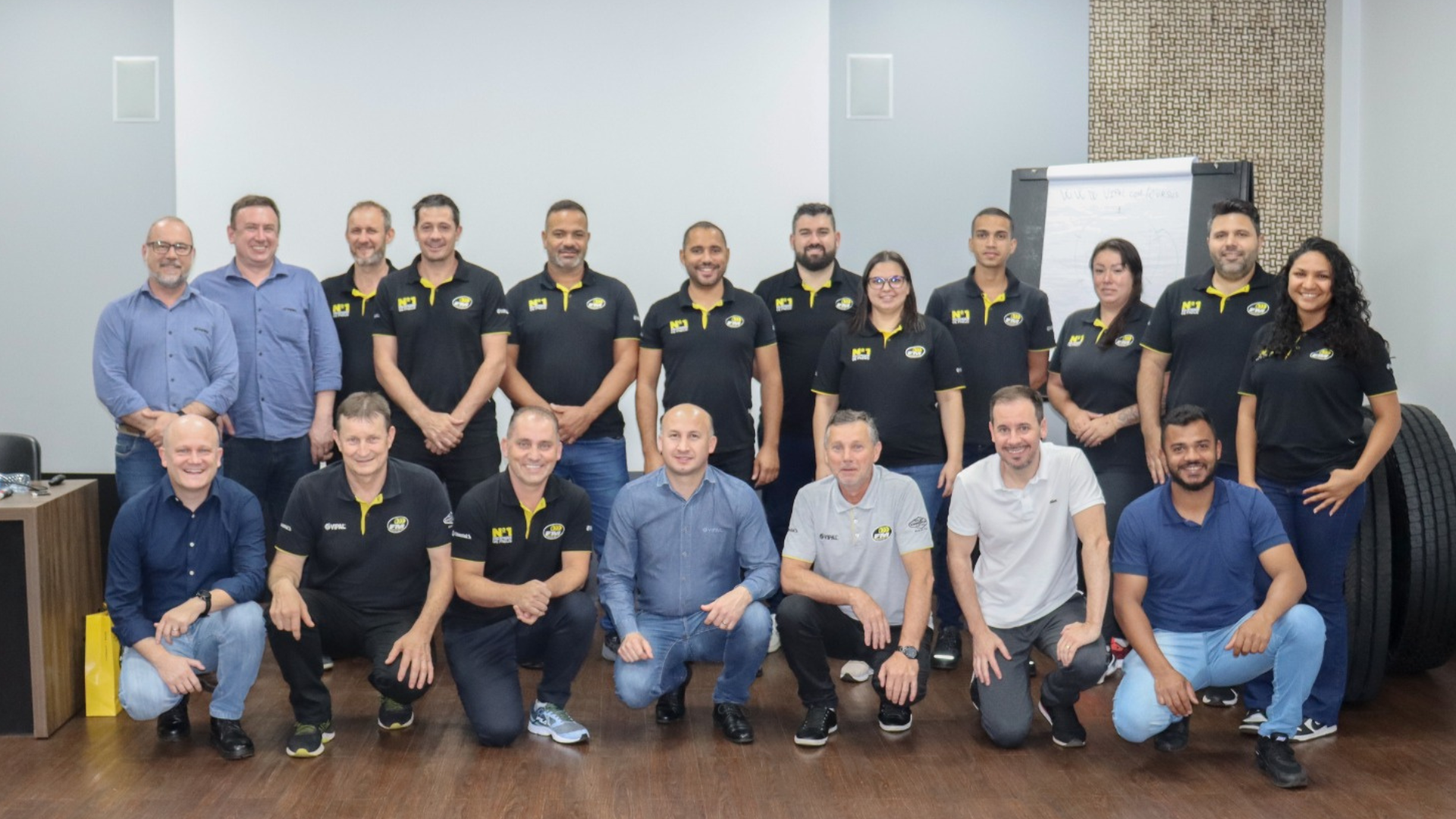 Univipal promove treinamento à FM Pneus de Maravilha-SC 