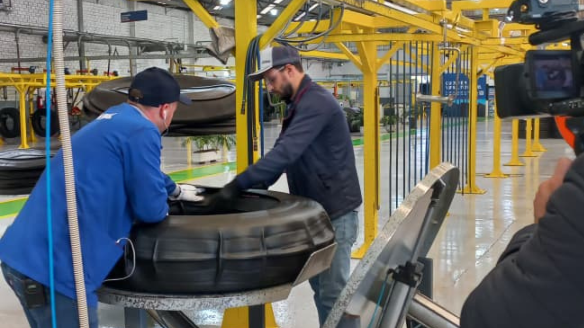 Univipal promove treinamento online sobre Processo de Reforma de Pneus de Carga para reformadores de 13 países 