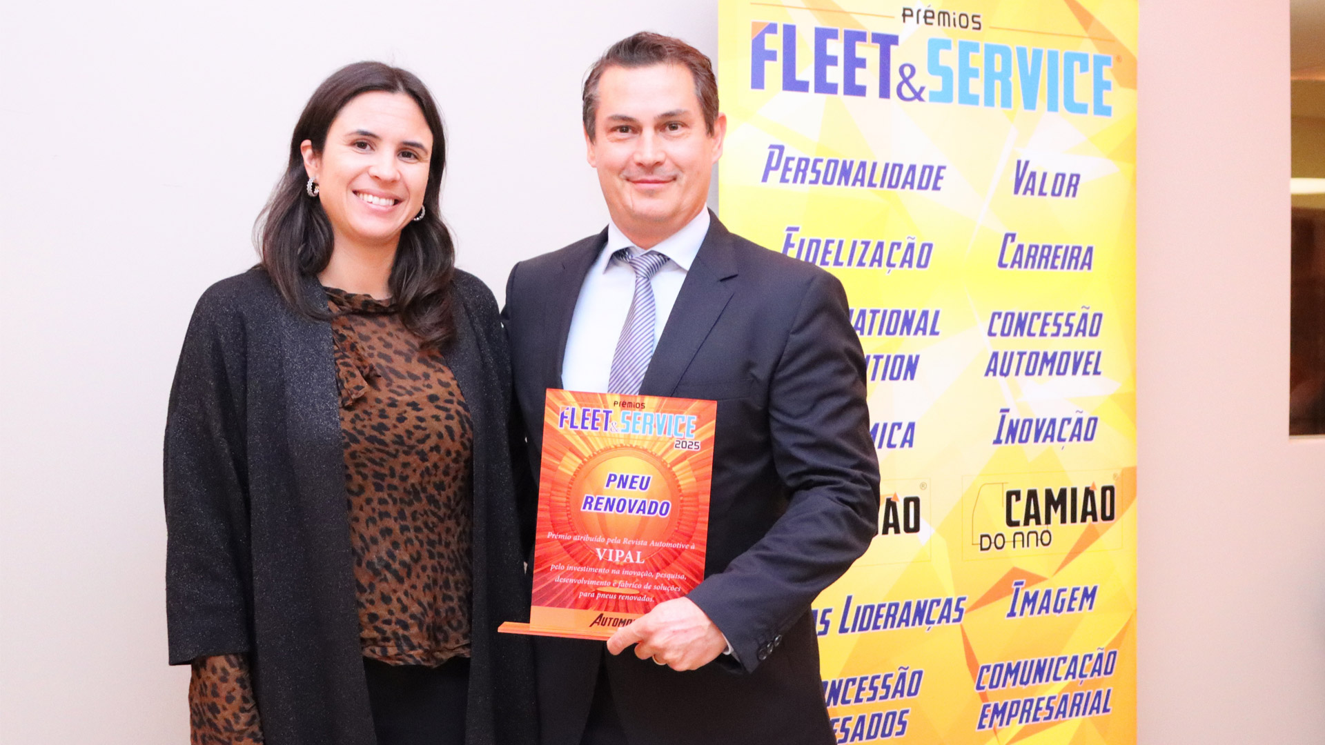 Vipal is acknowledged at the 2025 Retreaded Tire award with the tread VT570 