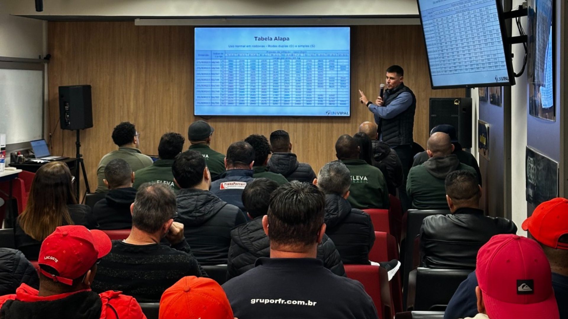 Vipal participa do Tour 360° na NSA Pneutec e leva treinamento técnico a transportadores 