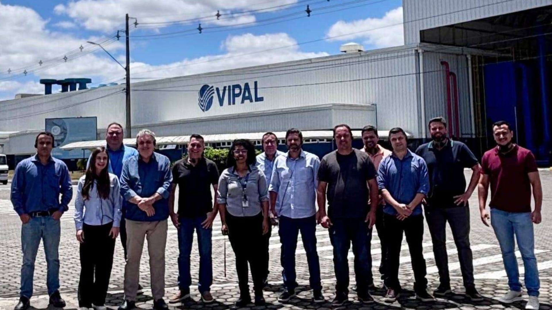 Grupo Morecap e transportadores de SP e MG visitam fábrica da Vipal na Bahia